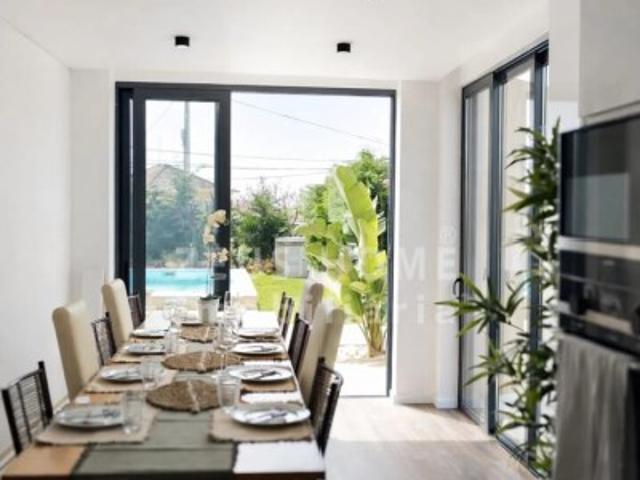 Moradia T5 com Piscina + Moradia T2 Independente com contrato de arrendamento