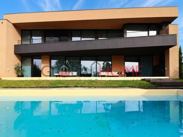 Moradia T5 com piscina na Quinta das Luzes
