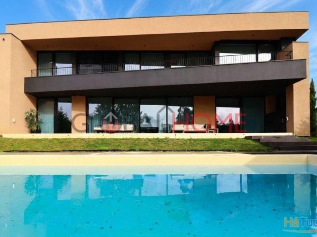 Moradia T5 com piscina na Quinta das Luzes | 26084071001