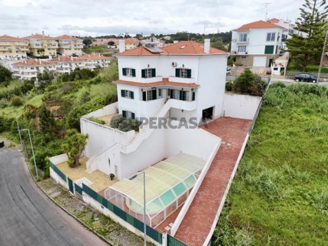 Moradia T5 com Piscina no Centro de Caldas da Rainha