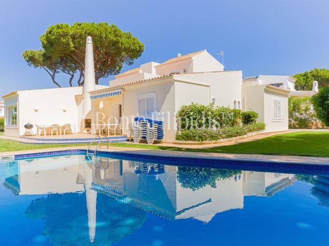 Moradia T5 com Piscina de Água Salgada em Vilamoura 198m² Quarteira