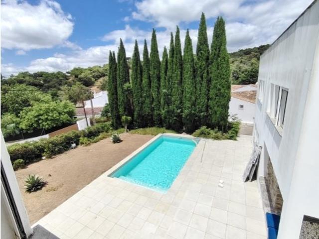 Moradia T5 com piscina e 1600 m² de terreno em São Brás de Alportel