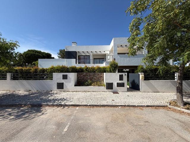 Moradia T5 com Piscina e Cave a venda em Vila Nogueira de Az. 275m² Azeitão São Lourenço e São Simão