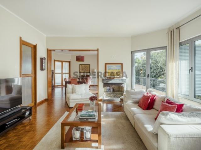 Moradia T5 com piscina e garagem, Paço de Arcos, Oeiras
