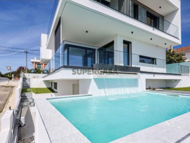 Moradia T5 com Piscina e Domótica Nova Construção na Charneca da Caparica