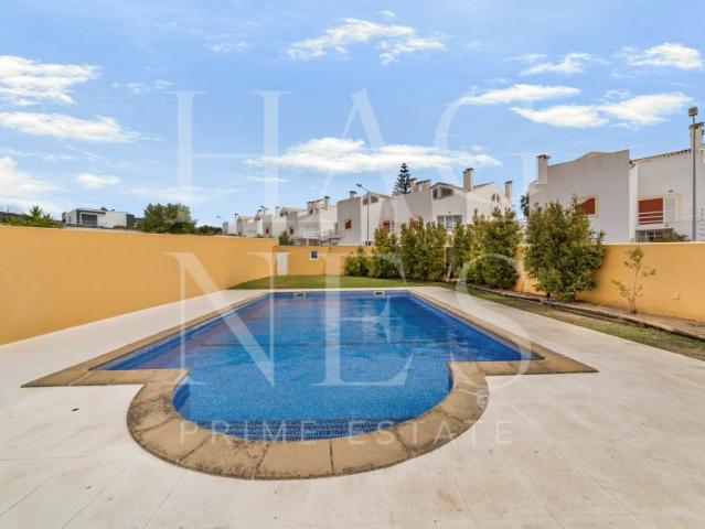 Moradia T5 com piscina e jardim, próxima do Guincho, em Murches Cascais