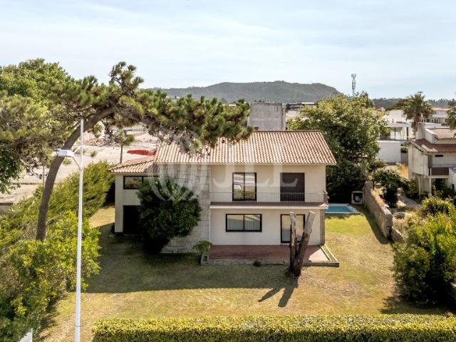Moradia T5 com piscina e vista rio, em Esposende