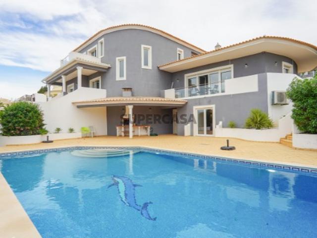 Moradia T5 com Piscina e Vista Rio para Venda em Ferragudo, Algarve