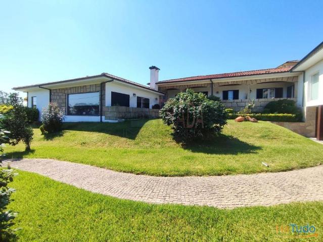 Moradia T5 com Piscina em Braga junto ao Sameiro | 26083857601