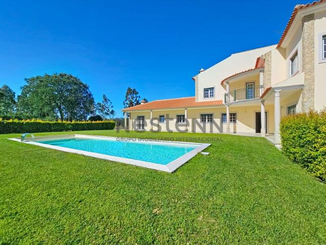 Moradia T5 com Piscina em Caldas da Rainha