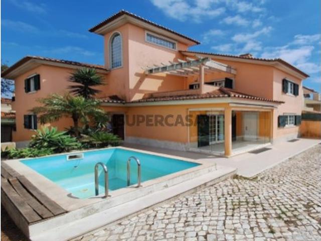 Moradia T5 + 2 com piscina, em Sassoeiros, Carcavelos, Cascais