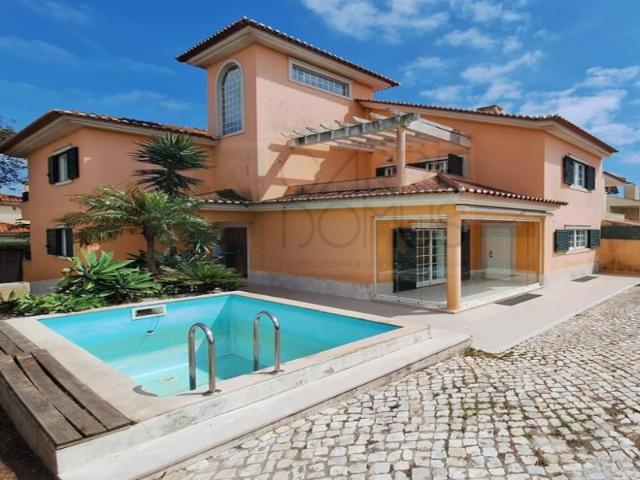 Moradia T5 com piscina, em Sassoeiros, Oeiras