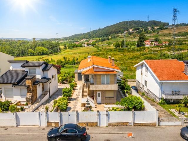 Moradia T5 com Piscina em Silvares, Guimarães 141m² Silvares, Pias, Nogueira e Alvarenga