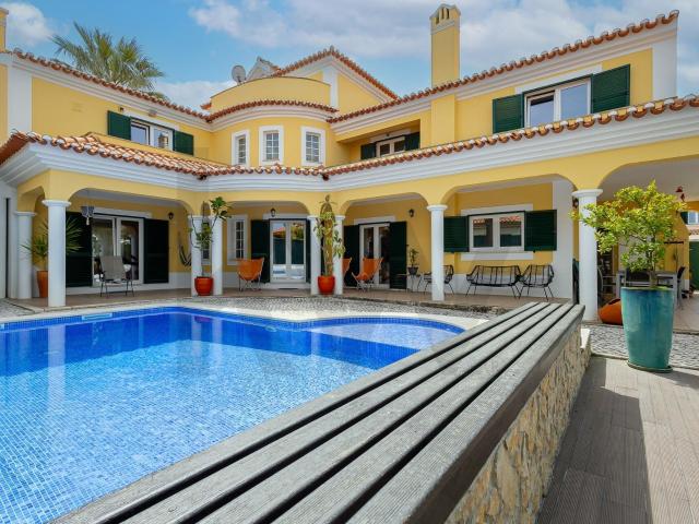 Moradia T5 com piscina junto à Quinta da Trindade / Quinta Dona Maria, Seixal