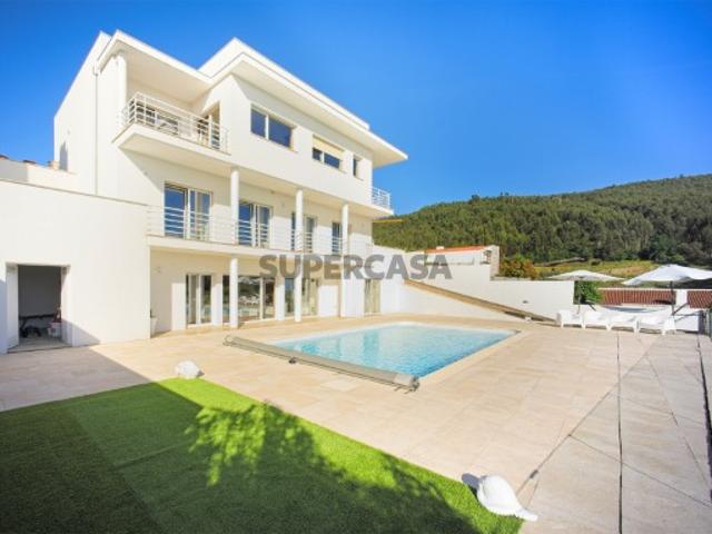 Moradia T5 com piscina, jardim e pomar e com vistas panorâmicas em Lamaçães em Braga