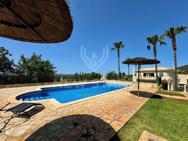Moradia T5 com piscina, jardim e vista mar em Estoi 340m² Conceição e Estói