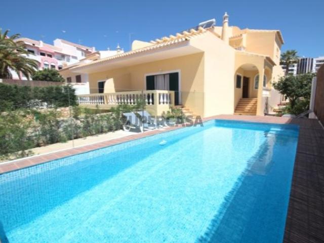 Moradia T5 com Piscina Privada a 10 Minutos da Praia da Rocha