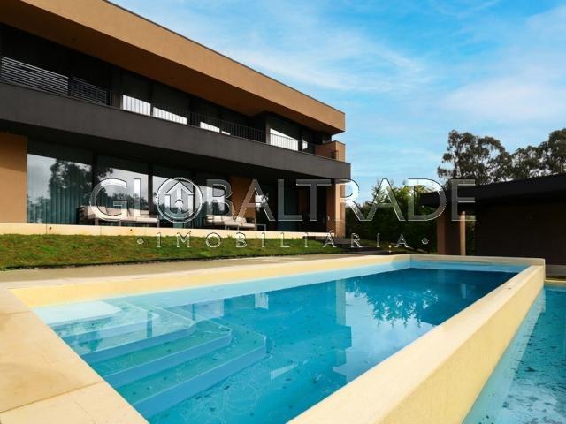 Moradia T5 com Piscina Privativa na Quinta das Luzes – Jovim