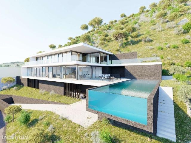 Moradia T5 com projecto de arquitetura aprovado em Baio, no Douro