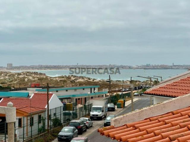 Moradia T5 com Sótão, Terraço e Potencial de Expansão no Baleal