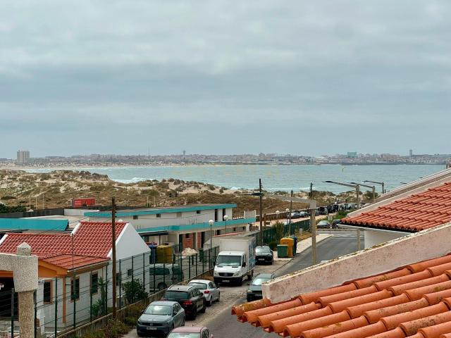 Moradia T5 com Sótão, Terraço e Potencial de Expansão no Baleal