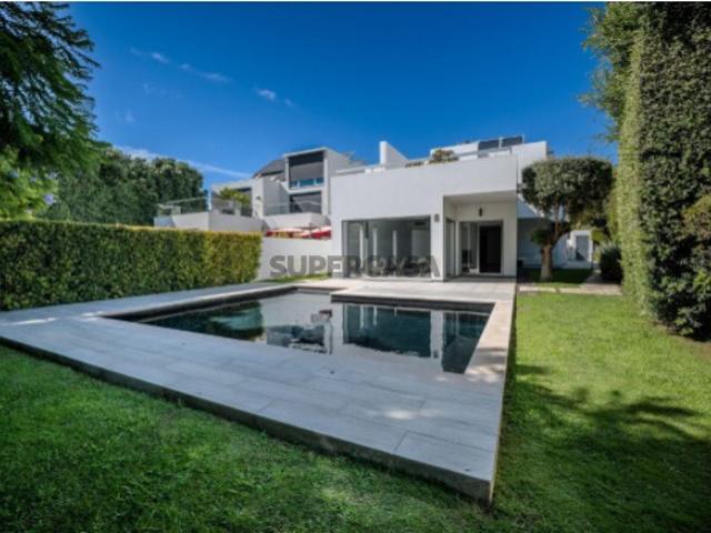 Moradia T5 Contemporânea com Piscina e Jardim Privativo São Pedro do Estoril