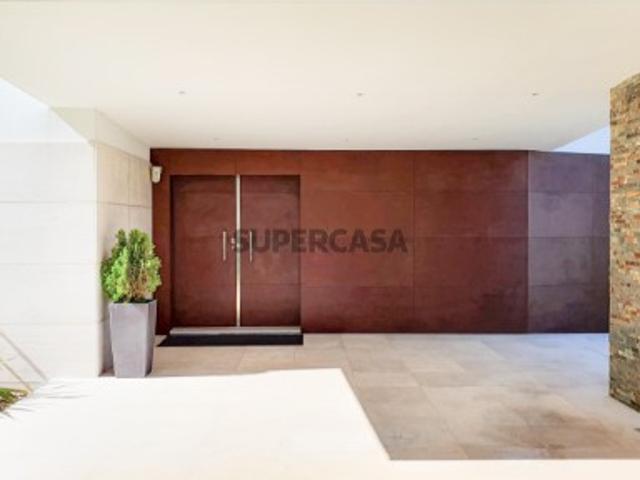 Moradia T5 Contemporânea na Arrábida Elegância, Conforto e Exclusividade