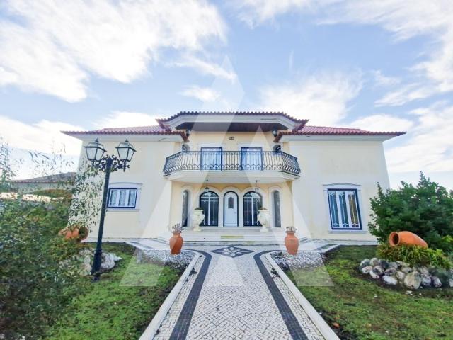 Moradia T5 de Arquitetura Tradicional com Piscina e Terreno de 4.072 m² Vilarinho do Bairro