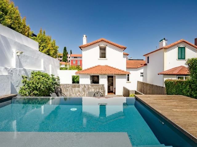Moradia T5 de carácter único a poucos minutos do mar | Monte. 220m² Cascais e Estoril