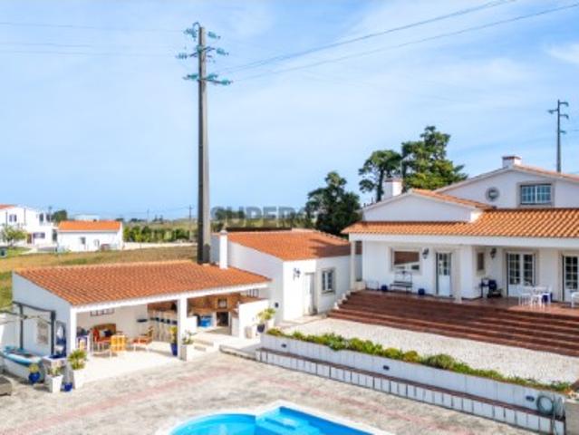 Moradia T2+3 de Charme com Piscina e Garagem em Usseira, Óbidos