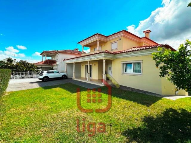 Moradia T5 de Excelência em Ourém!