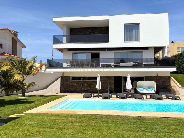 Moradia T5 de gama alta com piscina aquecida e 977 m² de terreno — Beiriz, Póvoa de Varzim