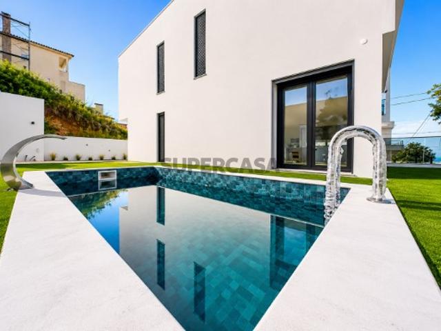 Moradia T5 de Luxo com Piscina e Vista Desafogada | Famões Odivelas