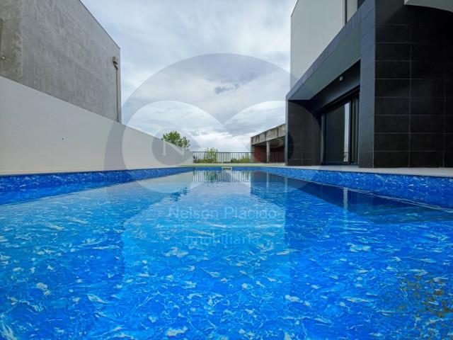 MORADIA T5 DE LUXO COM PISCINA PRIVADA A CERCA DE 30 MIN. LISBOA
