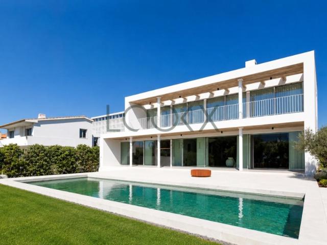Moradia T5 de Luxo Contemporânea no Junqueiro, Carcavelos