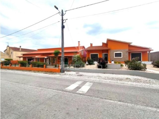 Moradia T5 em Monte Redondo