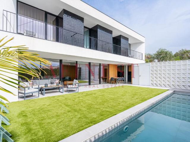 Moradia T5 Em Oeiras 5 Suites E Piscina Villa Bali 240m² Porto Salvo e Barcarena