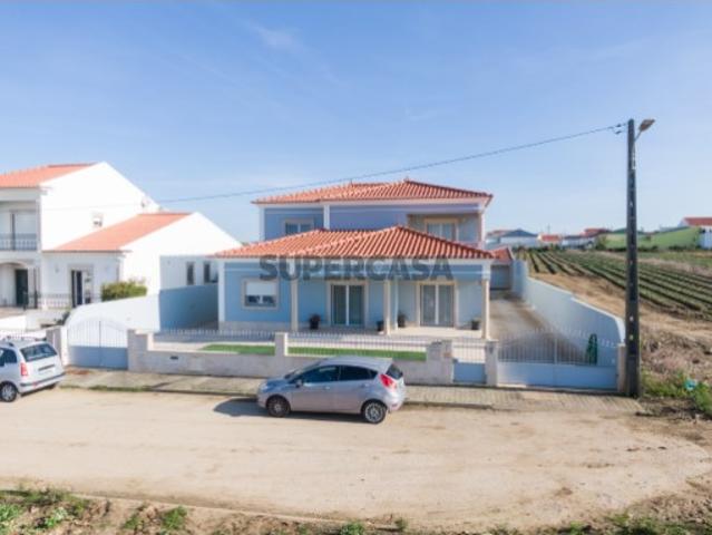 Moradia T5 em Atouguia da Baleia
