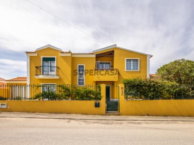 Moradia T5 em A dos Cunhados e Maceira