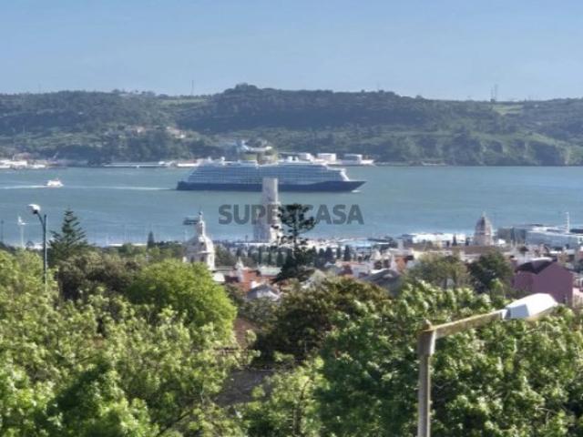 Moradia T5 em Ajuda