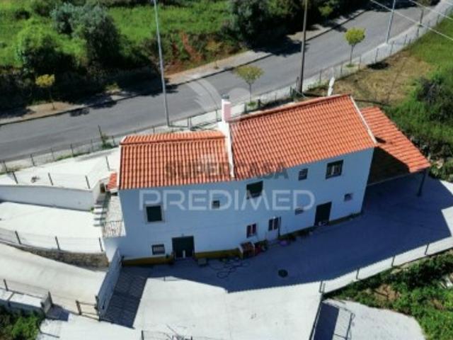 Moradia T5 em Alcanena e Vila Moreira