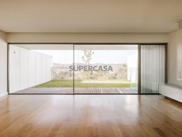 Moradia T5 em Alcântara