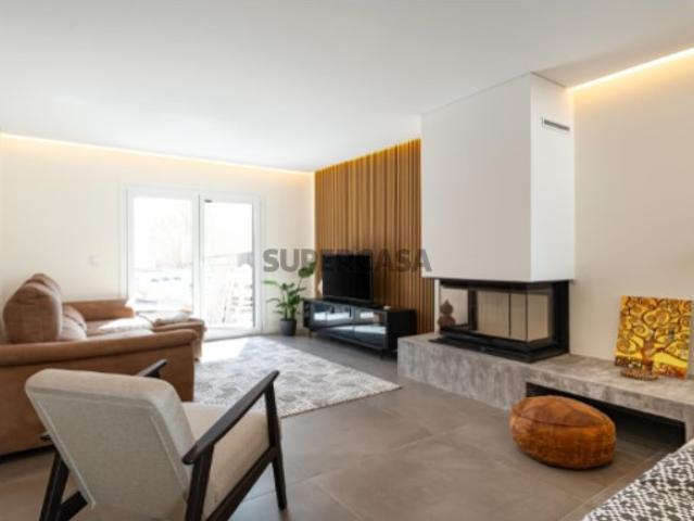 Moradia T5 em Carcavelos e Parede