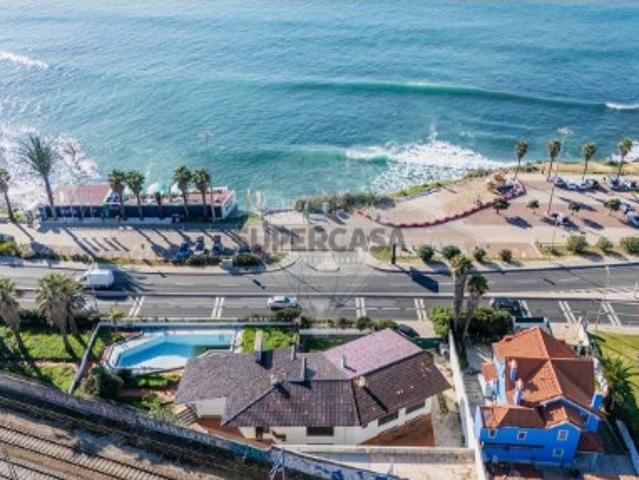 Moradia T5 em Carcavelos e Parede