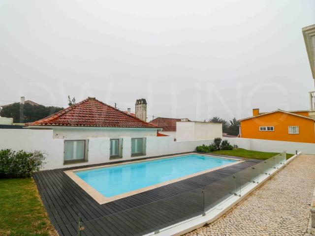 Moradia T5 em condomínio com piscina!