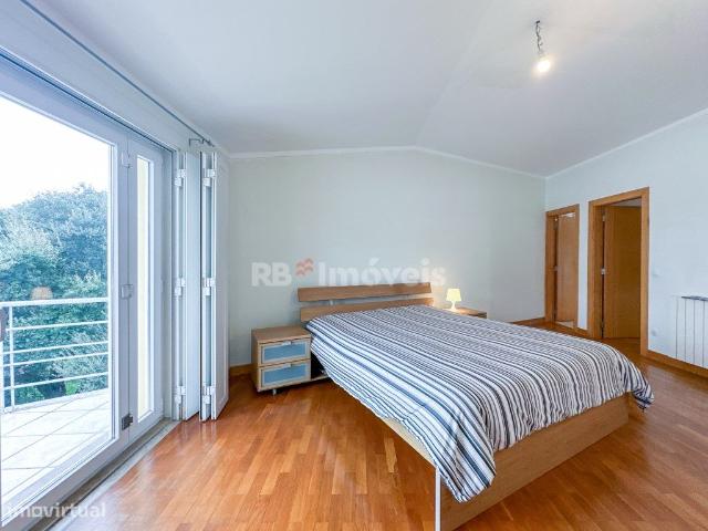 Fantstica Moradia T5 com espao exterior Constncia