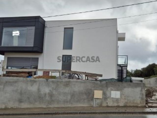Moradia T5 em construção em Fragosela de Cima, Viseu