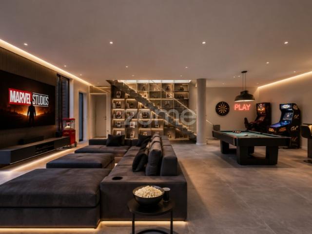 Moradia T5 em Espinho, junto à Praia Azul, 347 m² úteis e jardim