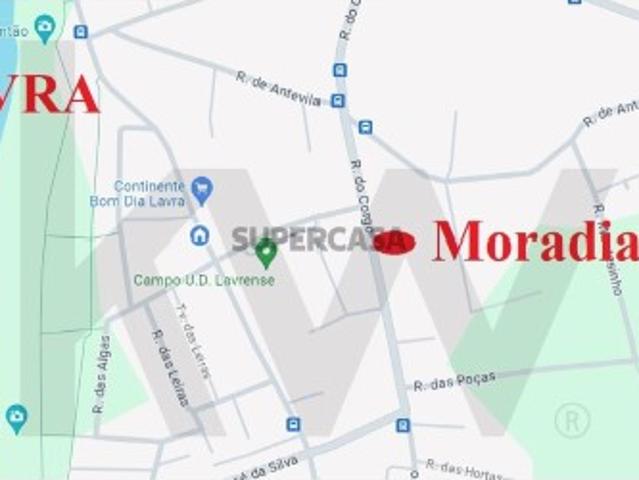 Moradia T5 em Lavra | Luxo, piscina e terreno de 1.000m² Linhas modernas e jardim discreto