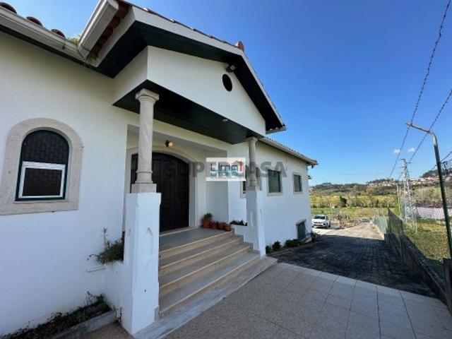 Moradia T5 em Leiria, Pousos, Barreira e Cortes